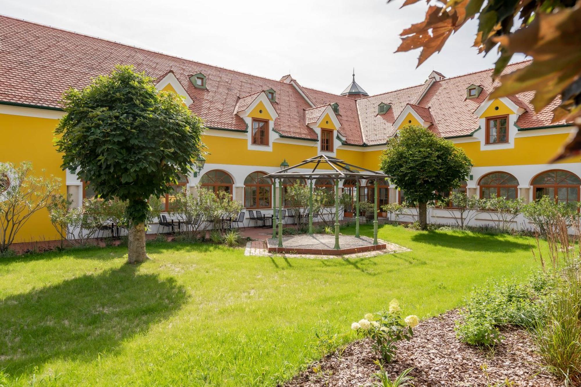 Hotel Roemerstein Loipersdorf bei Fuerstenfeld Exterior photo