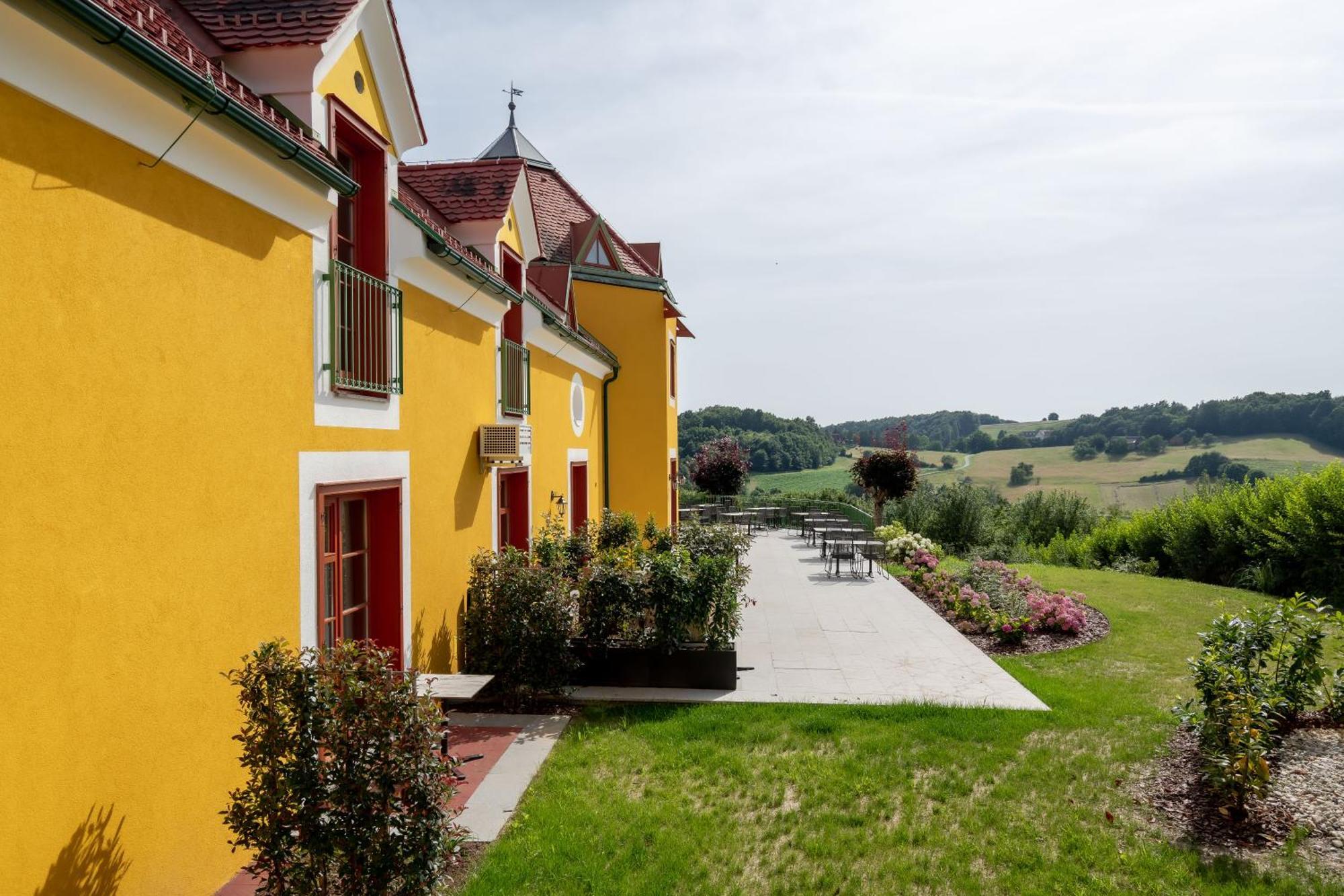 Hotel Roemerstein Loipersdorf bei Fuerstenfeld Exterior photo